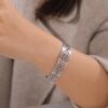 AC SX679 a Zilverkleurige RVS Heksenknoop Armband – Mystieke Keltische Bangle voor Dames